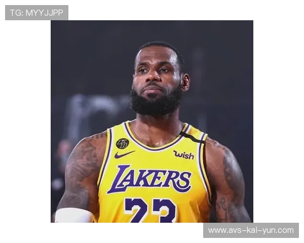 詹姆斯赛后与对手拥抱交流,老将风范获尊重