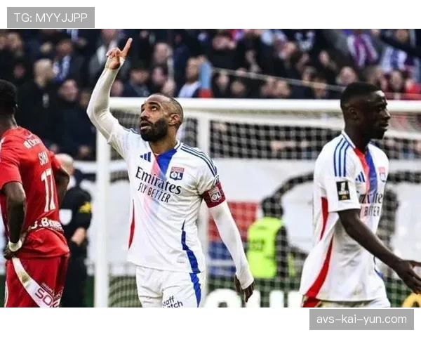 通讯:老将拉卡泽特专访——“在里昂的最后一个赛季,我想留下更多” 通讯:老将拉卡泽特专访——“在里昂的最后一个赛季,我想留下更多”